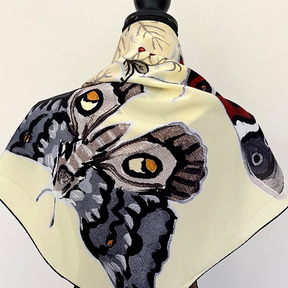 New Gucci Scarf Logo Kris Knight Butterfly Flora Silk Wrap with Gucci Gift Box - Picture 8 of 14